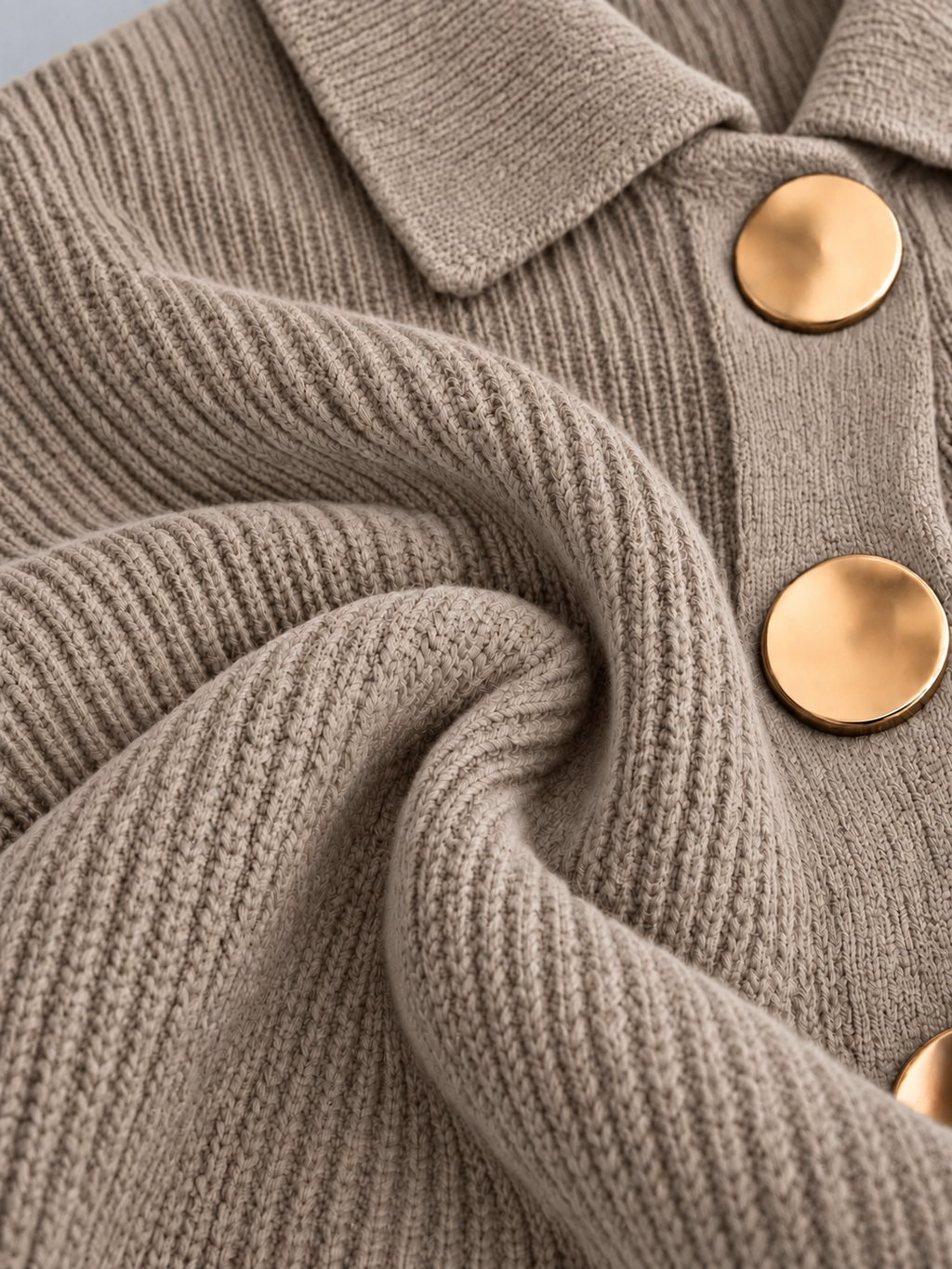 Cardigan oversize con colletto e grandi bottoni metallici