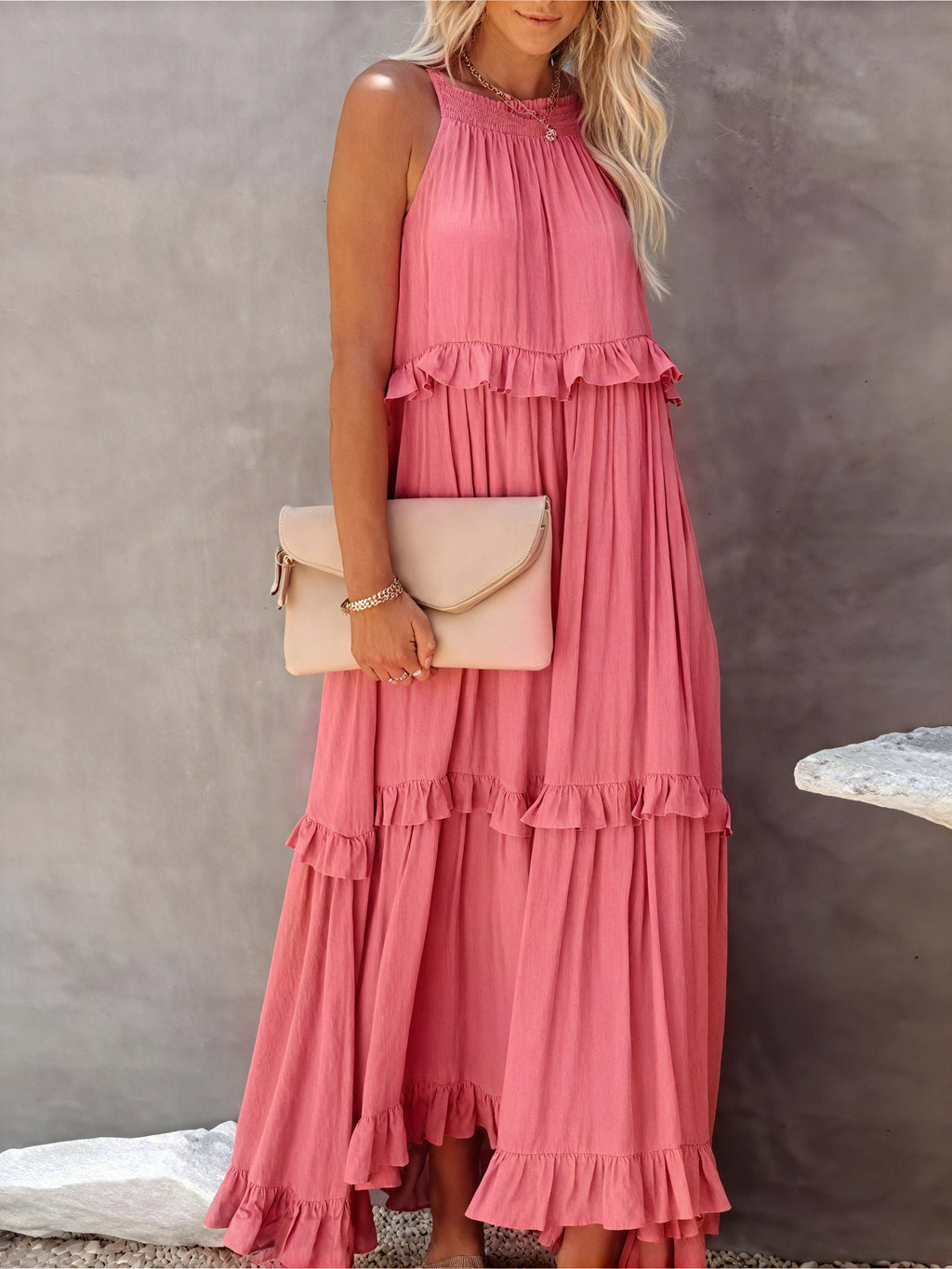 Abito Maxi Fluido con Scollo All'Americana e Dettagli Volant