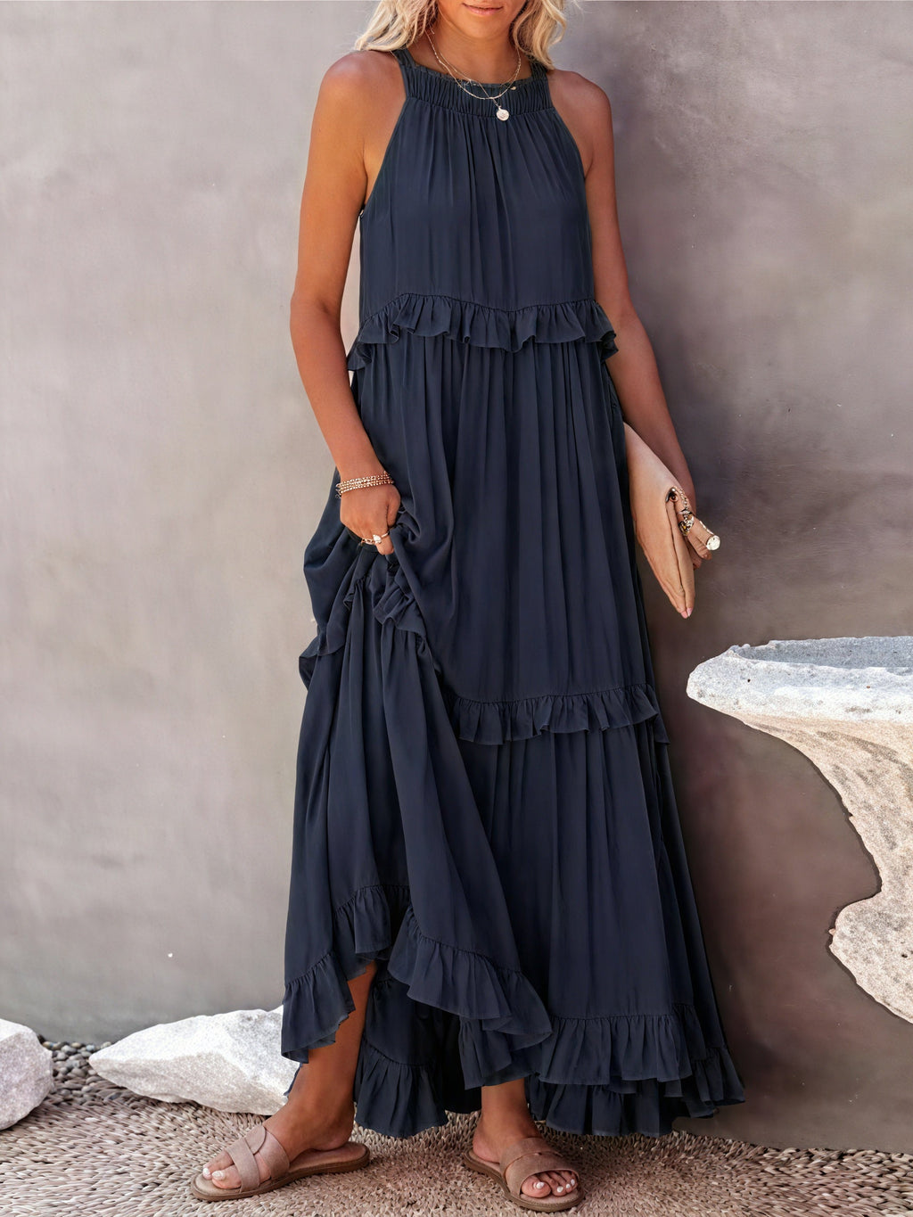 Abito Maxi Fluido con Scollo All'Americana e Dettagli Volant
