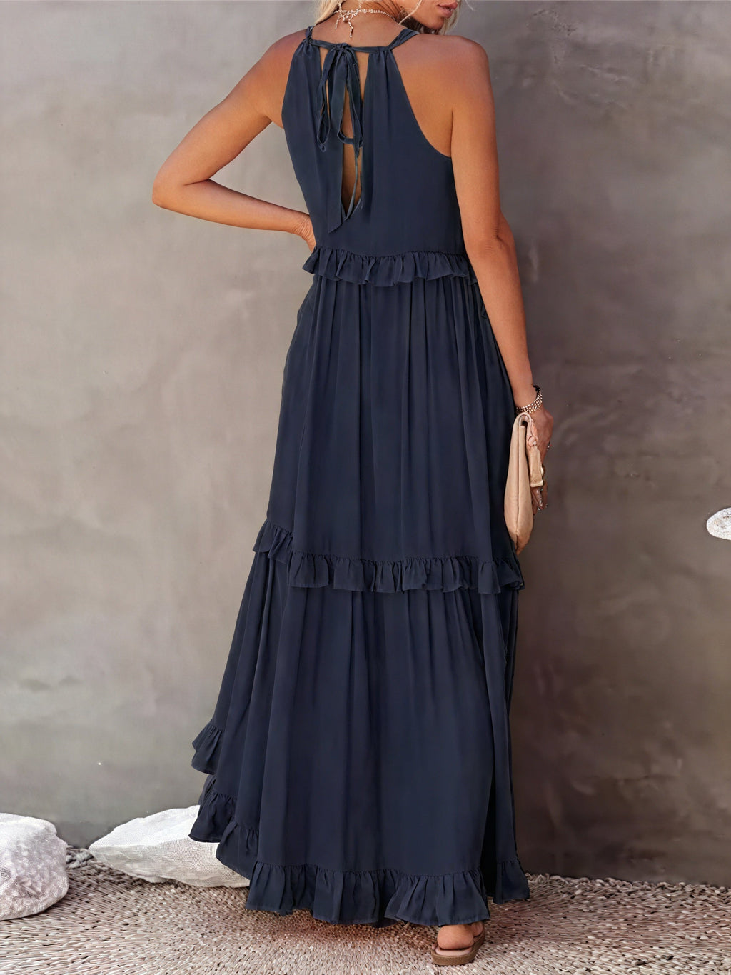 Abito Maxi Fluido con Scollo All'Americana e Dettagli Volant