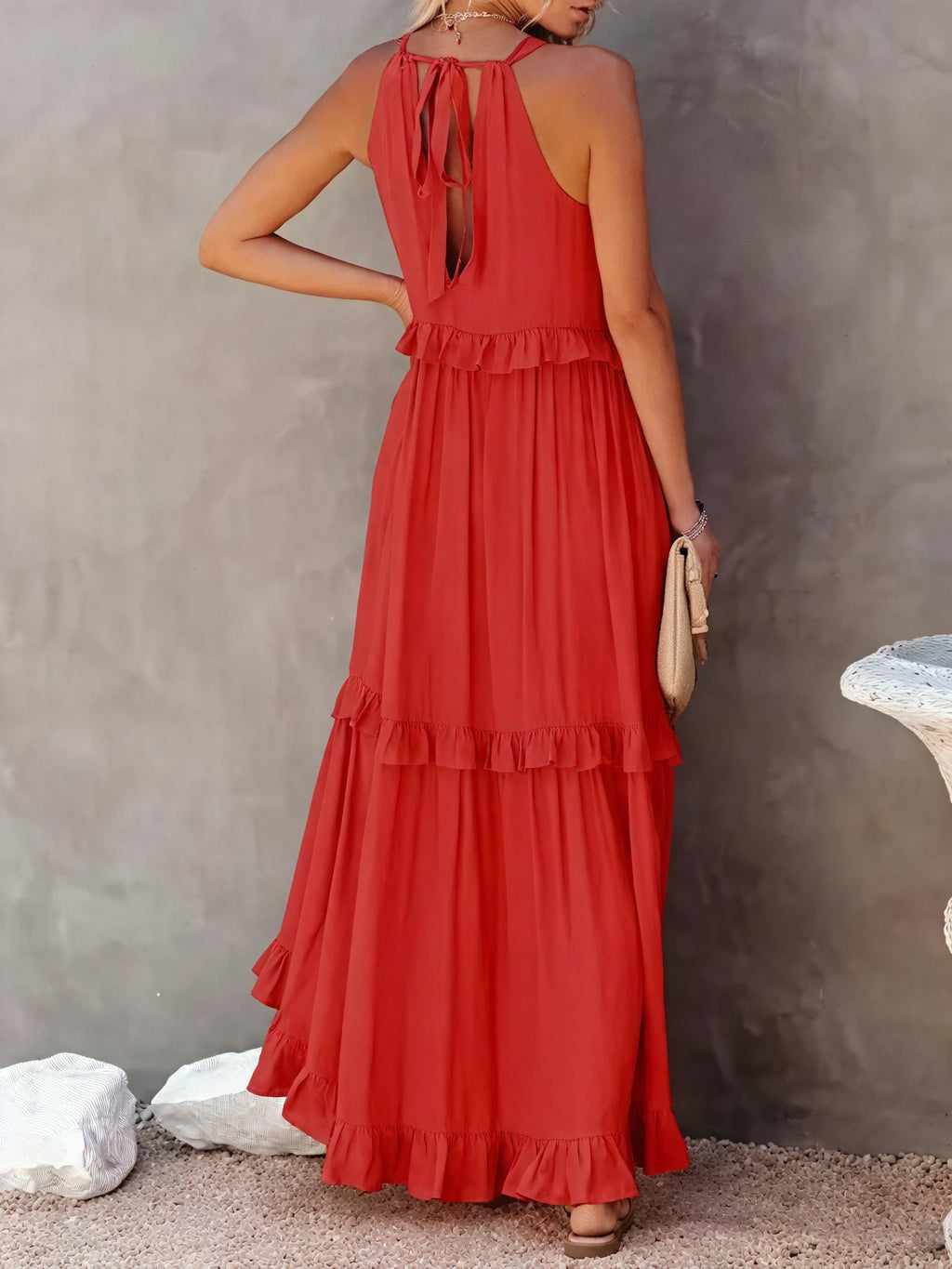 Abito Maxi Fluido con Scollo All'Americana e Dettagli Volant