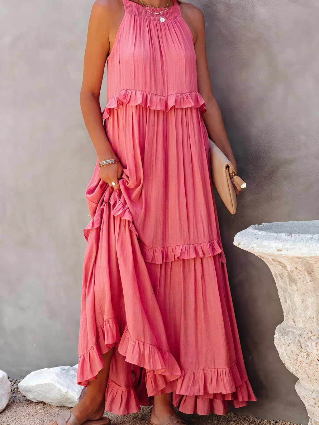 Abito Maxi Fluido con Scollo All'Americana e Dettagli Volant