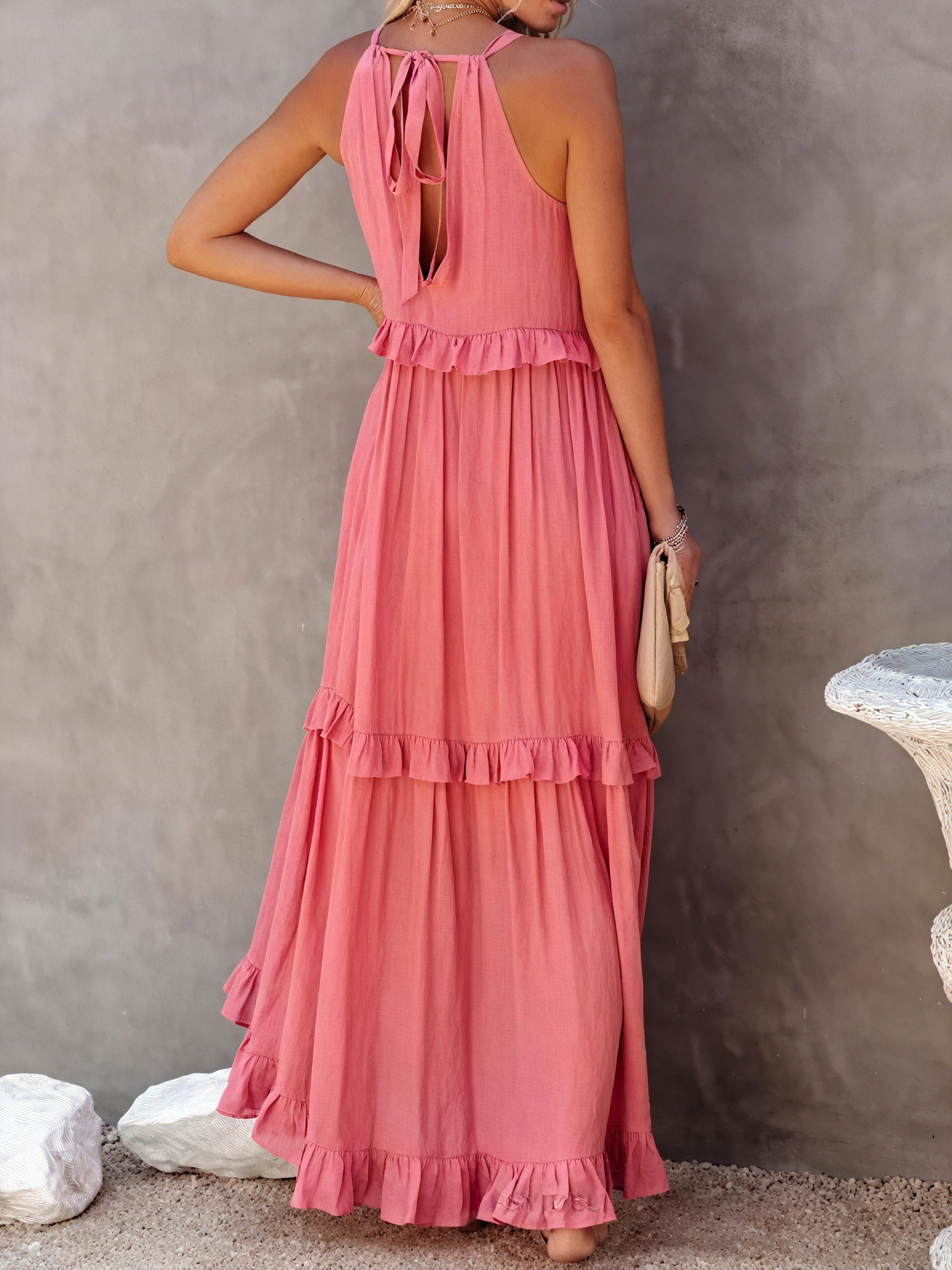 Abito Maxi Fluido con Scollo All'Americana e Dettagli Volant
