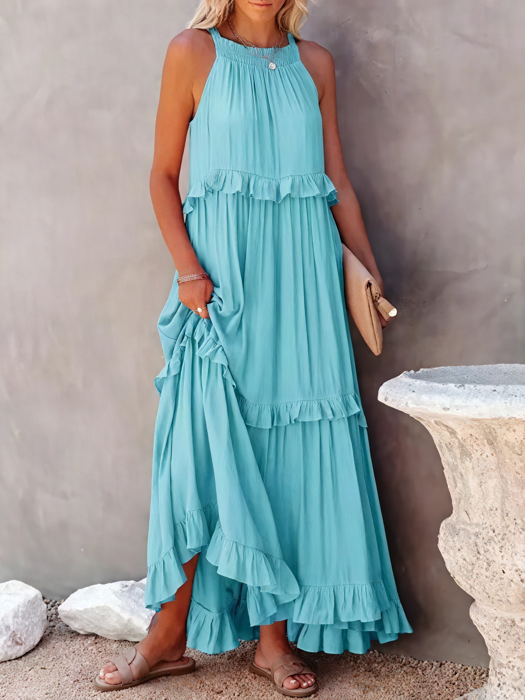 Abito Maxi Fluido con Scollo All'Americana e Dettagli Volant