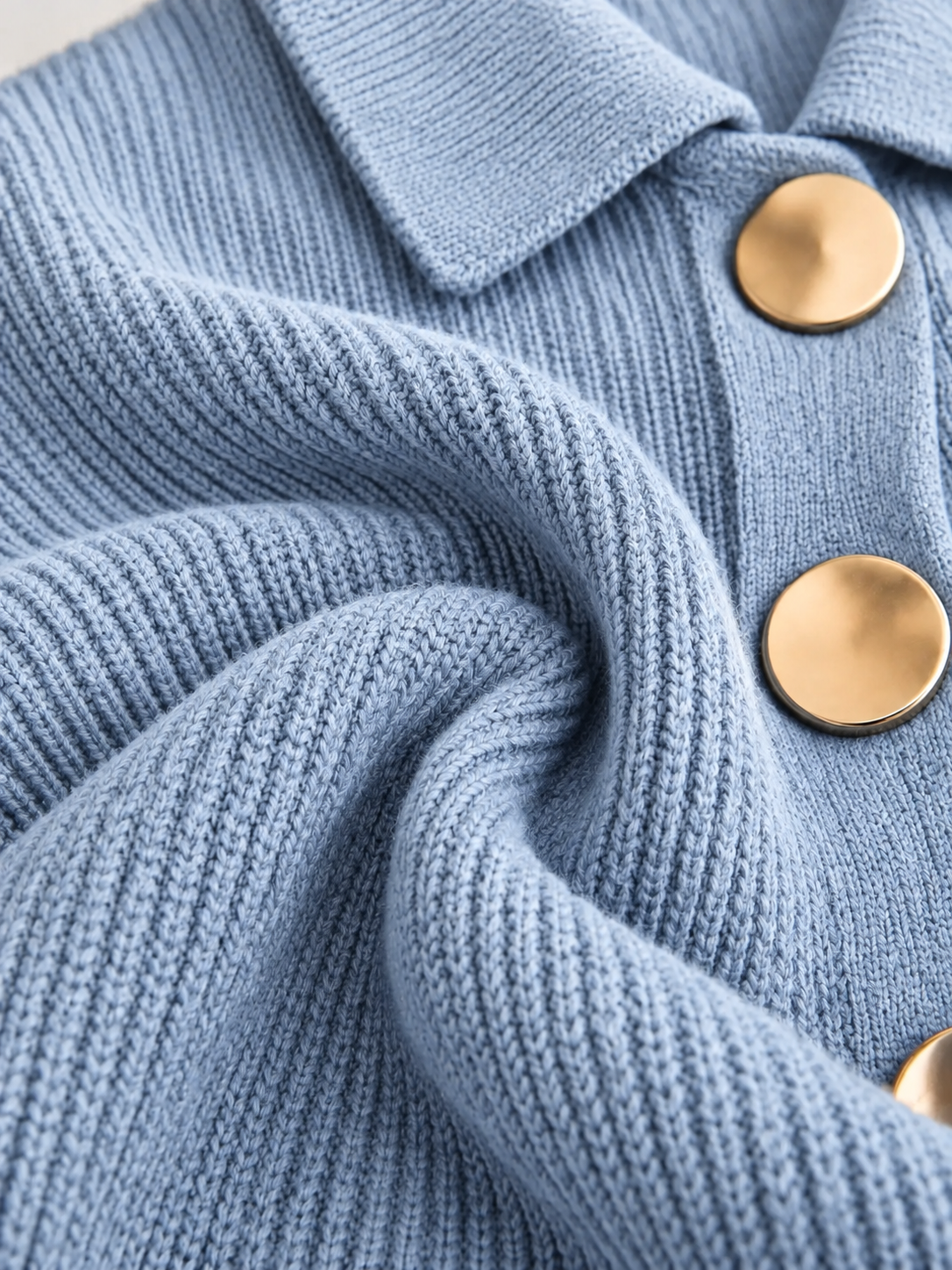 Cardigan oversize con colletto e grandi bottoni metallici