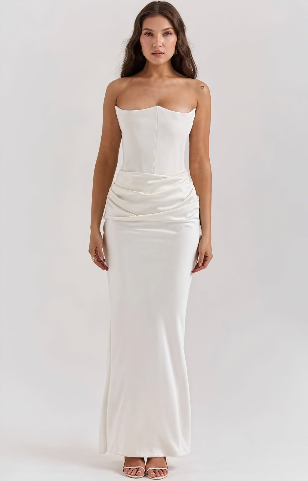 Abito Strapless: Eleganza Senza Tempo per Occasioni Speciali