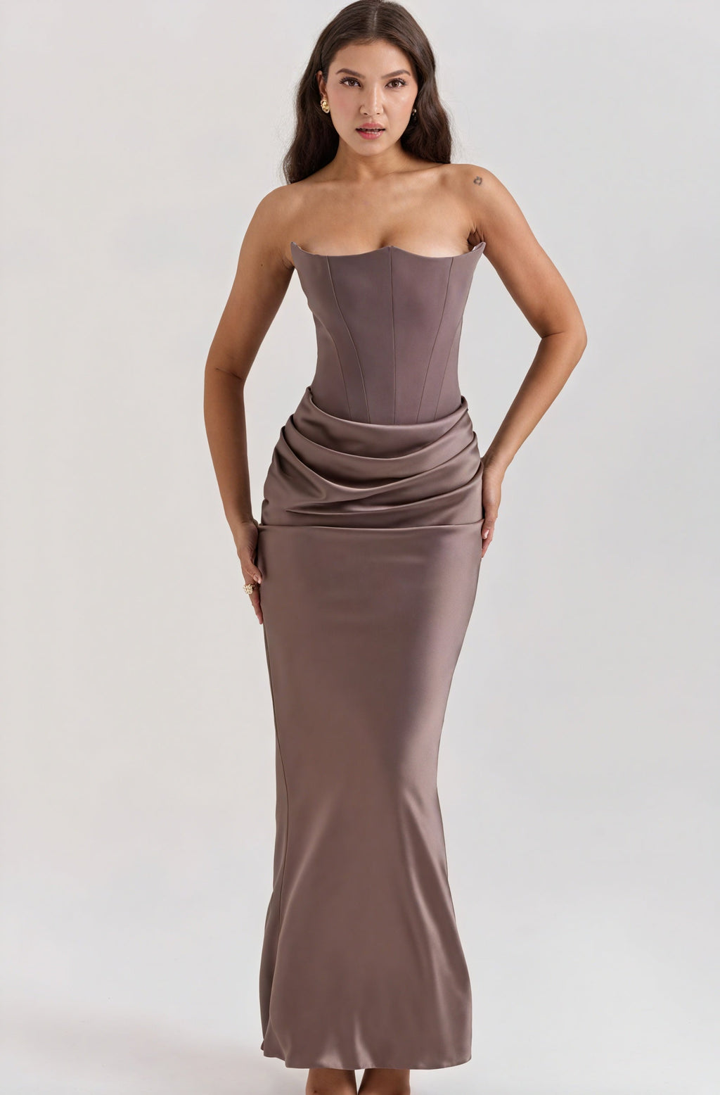 Abito Strapless: Eleganza Senza Tempo per Occasioni Speciali