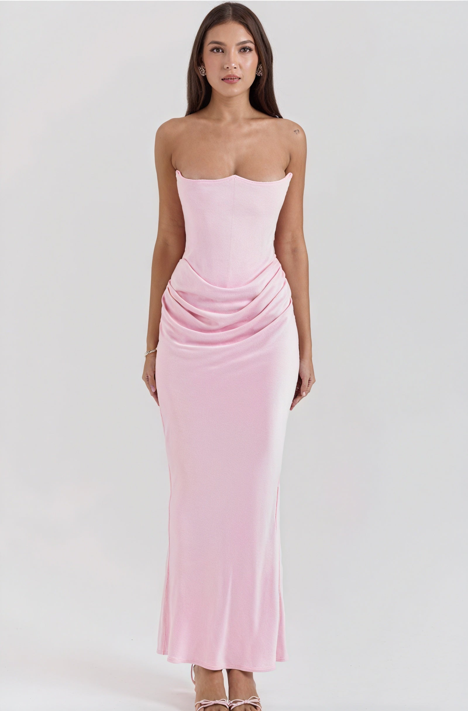 Abito Strapless: Eleganza Senza Tempo per Occasioni Speciali