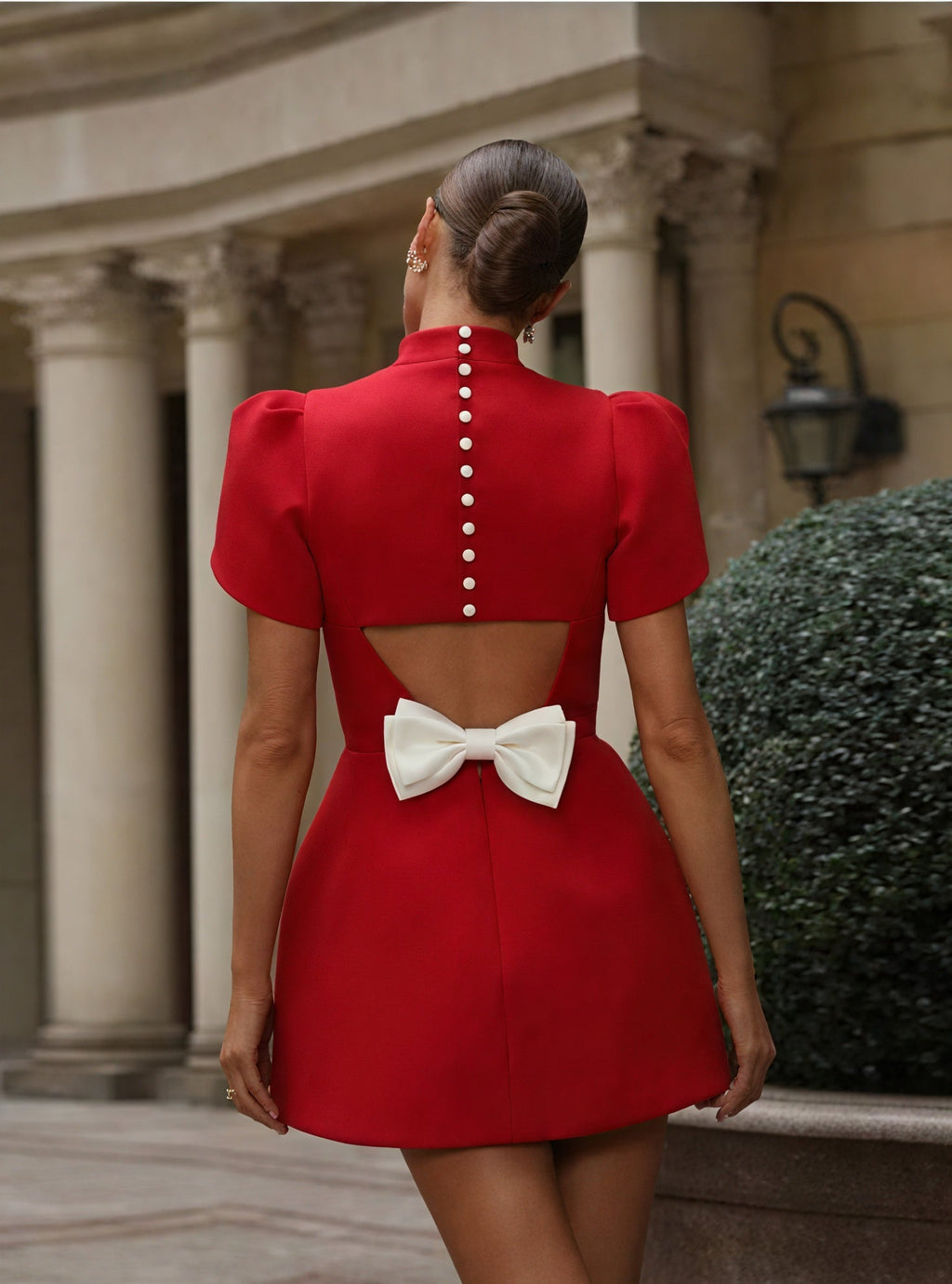 Capo Iconico: Eleganza Moderna e Silhouette Raffinata