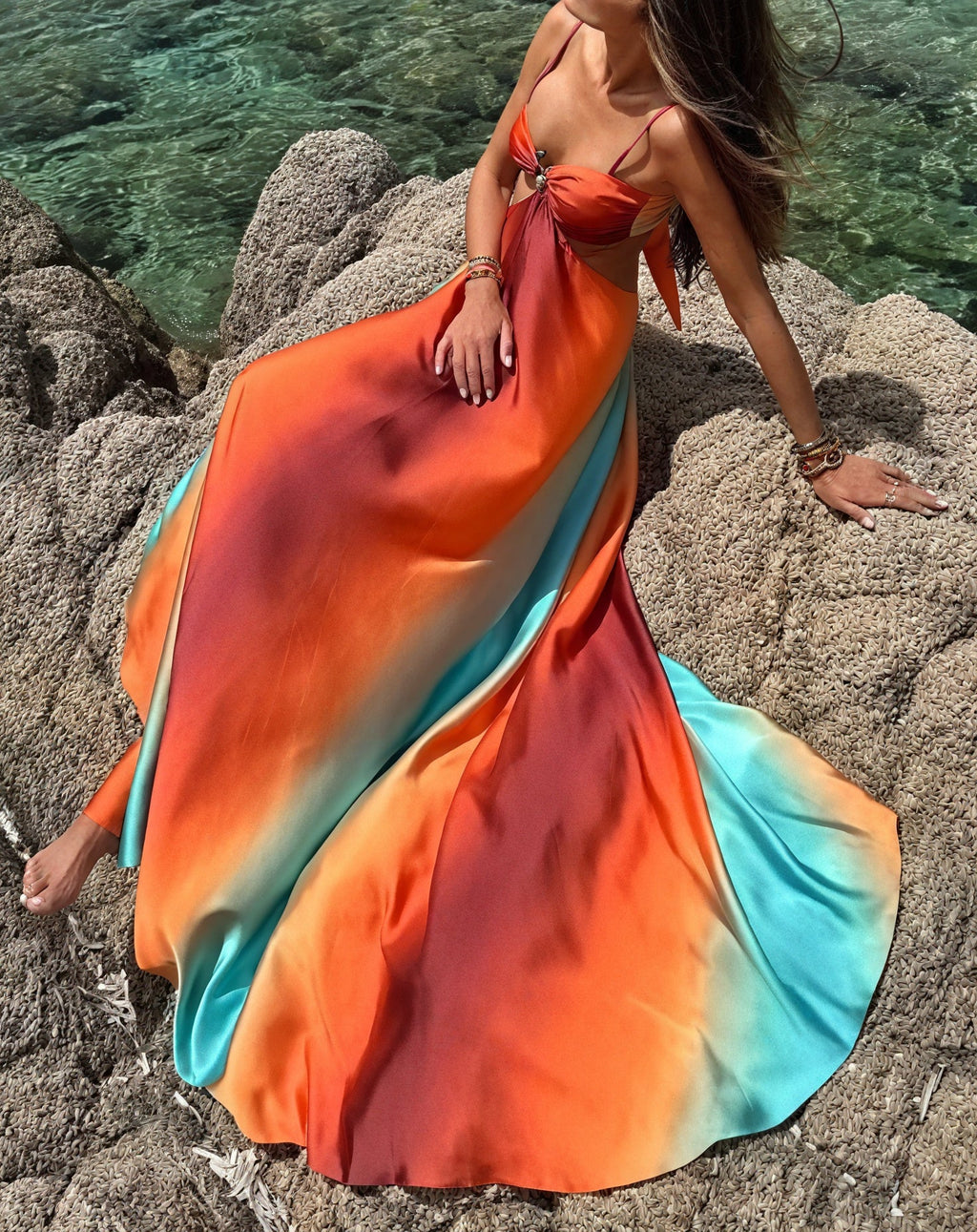 Abito in Raso Ombré – Dettaglio Cut-Out Sottile