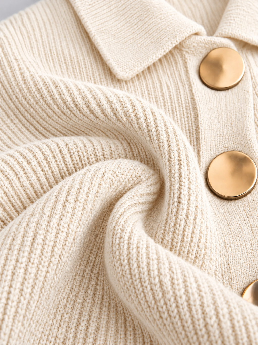 Cardigan oversize con colletto e grandi bottoni metallici