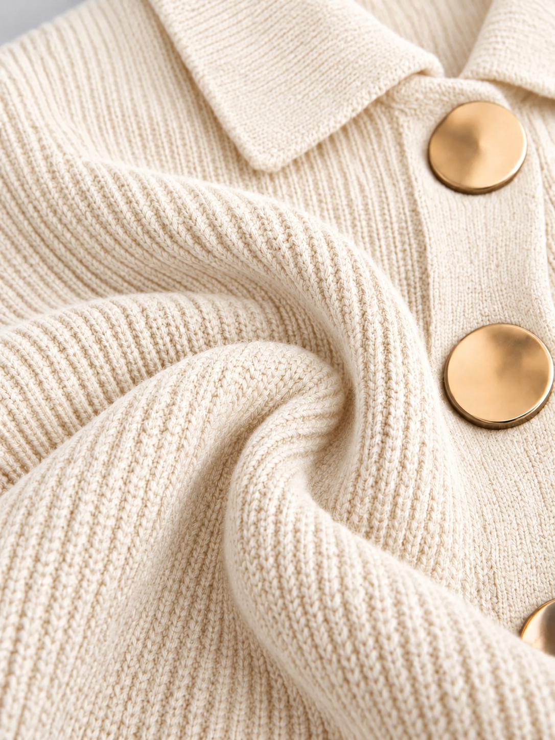 Cardigan oversize con colletto e grandi bottoni metallici