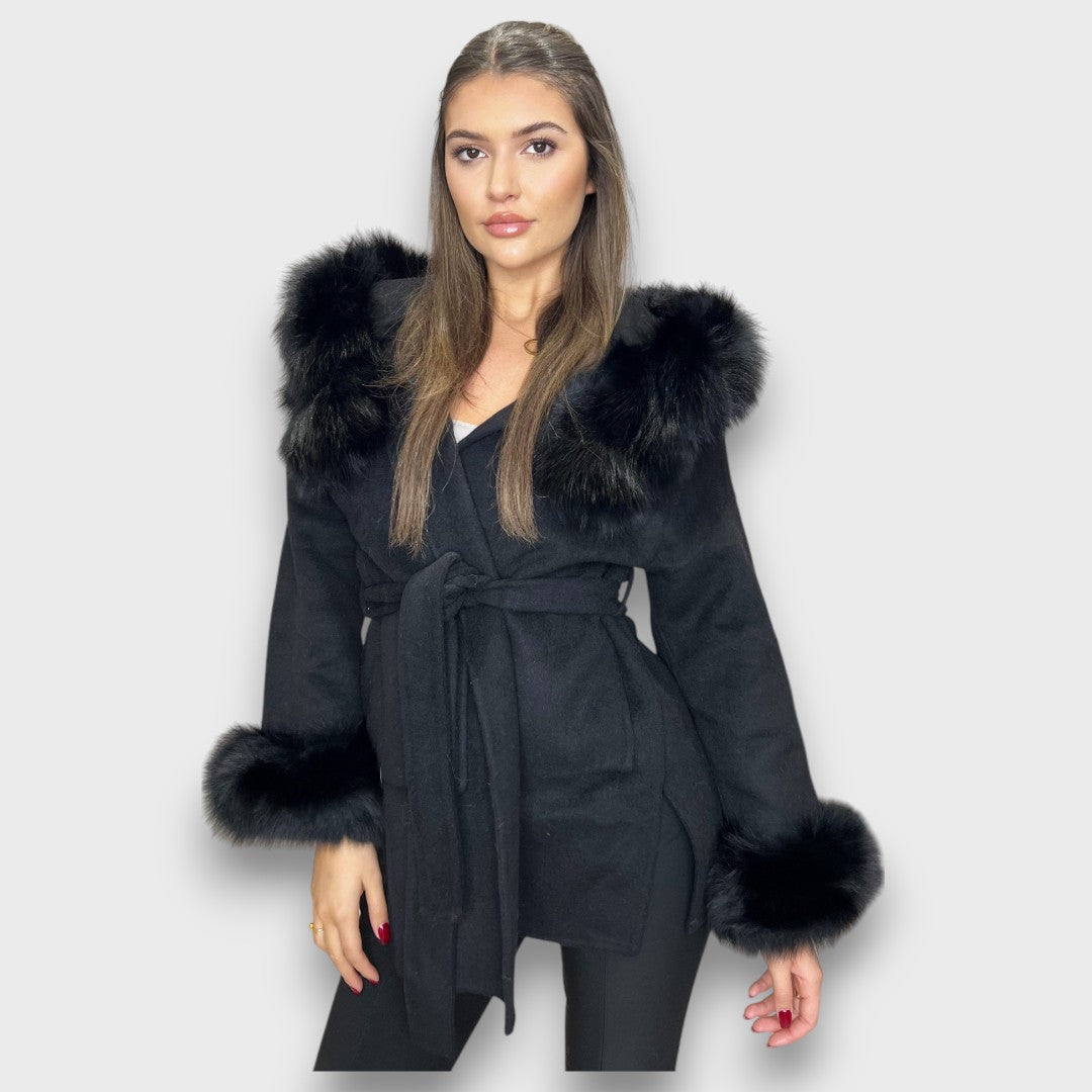 Cartelle – Cappotto in cashmere con cappuccio e dettagli in pelliccia