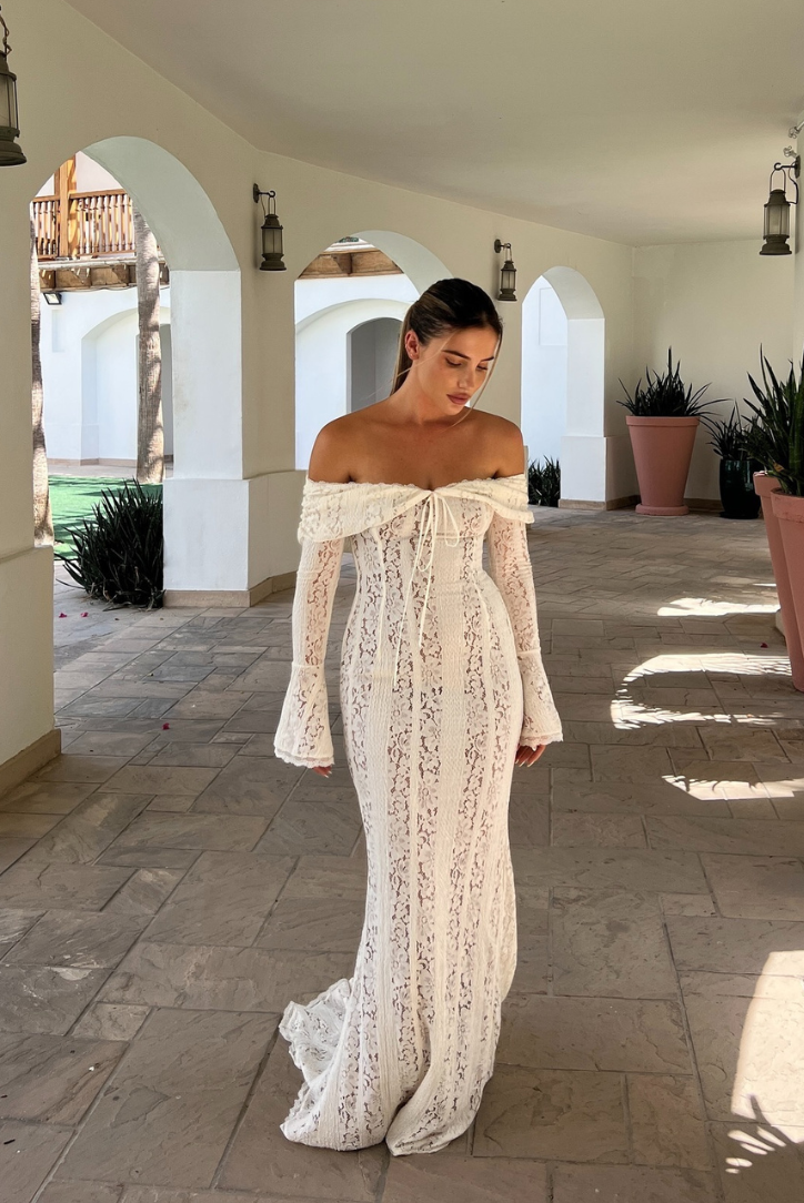 Abito Elegante Spalle Scoperte in Pizzo Maniche Lunghe