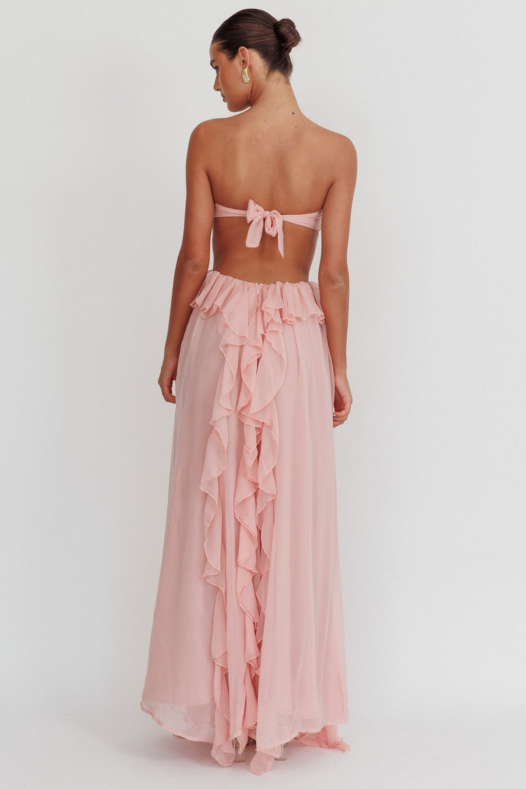 Abito Lungo Senza Spalline – Cut-Out e Balze Fluttuanti